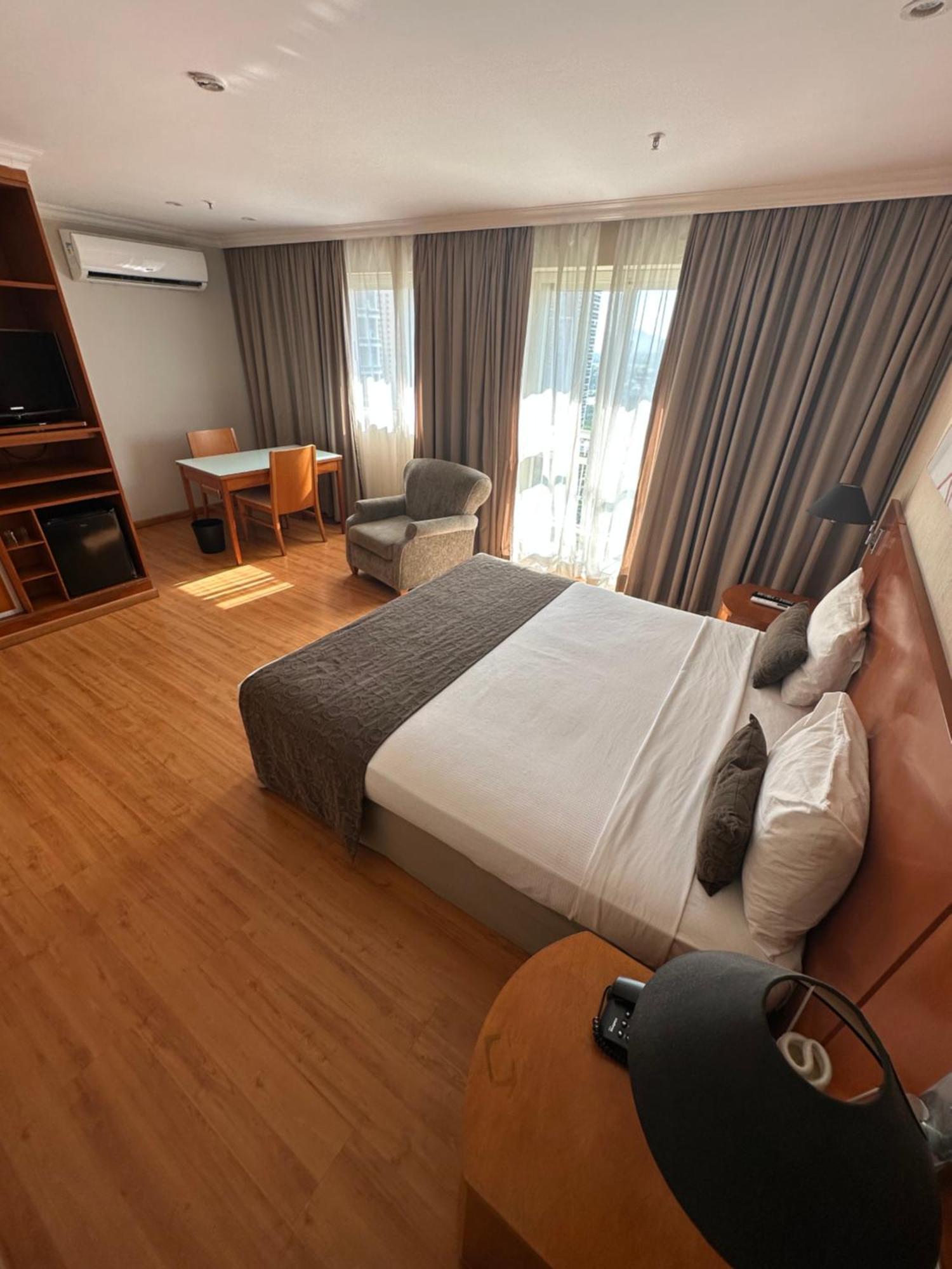 Flat Com Vista Panoramica -15- Na Barra Da Tijuca - Estacionamento Gratuito - Frigobar - Ar Condicionado - Piscina - Academia - Balsa Para Praia Gratis - Varanda - Vista Parcial Mar E Lagoa Rio de Janeiro Esterno foto
