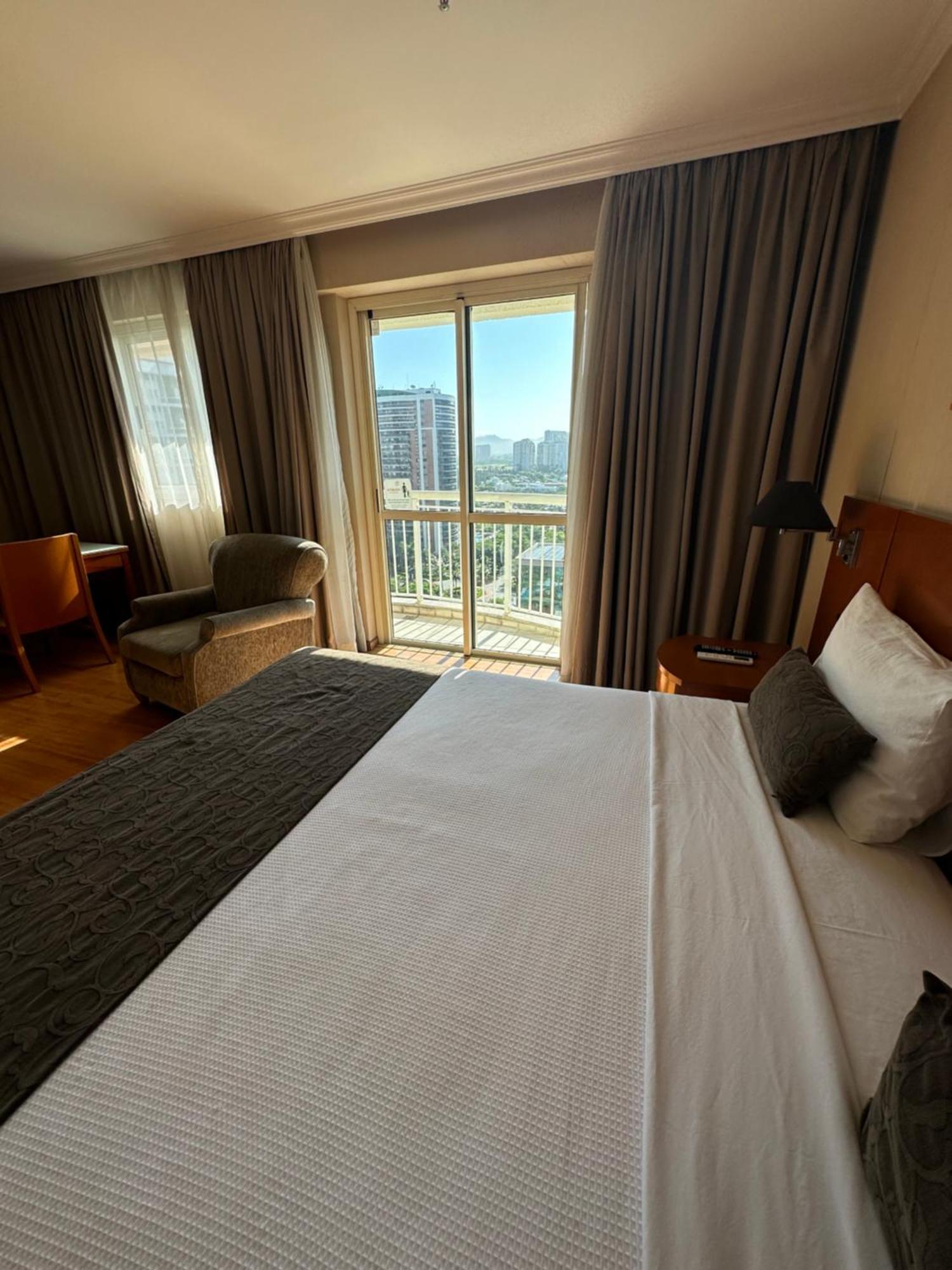 Flat Com Vista Panoramica -15- Na Barra Da Tijuca - Estacionamento Gratuito - Frigobar - Ar Condicionado - Piscina - Academia - Balsa Para Praia Gratis - Varanda - Vista Parcial Mar E Lagoa Rio de Janeiro Esterno foto