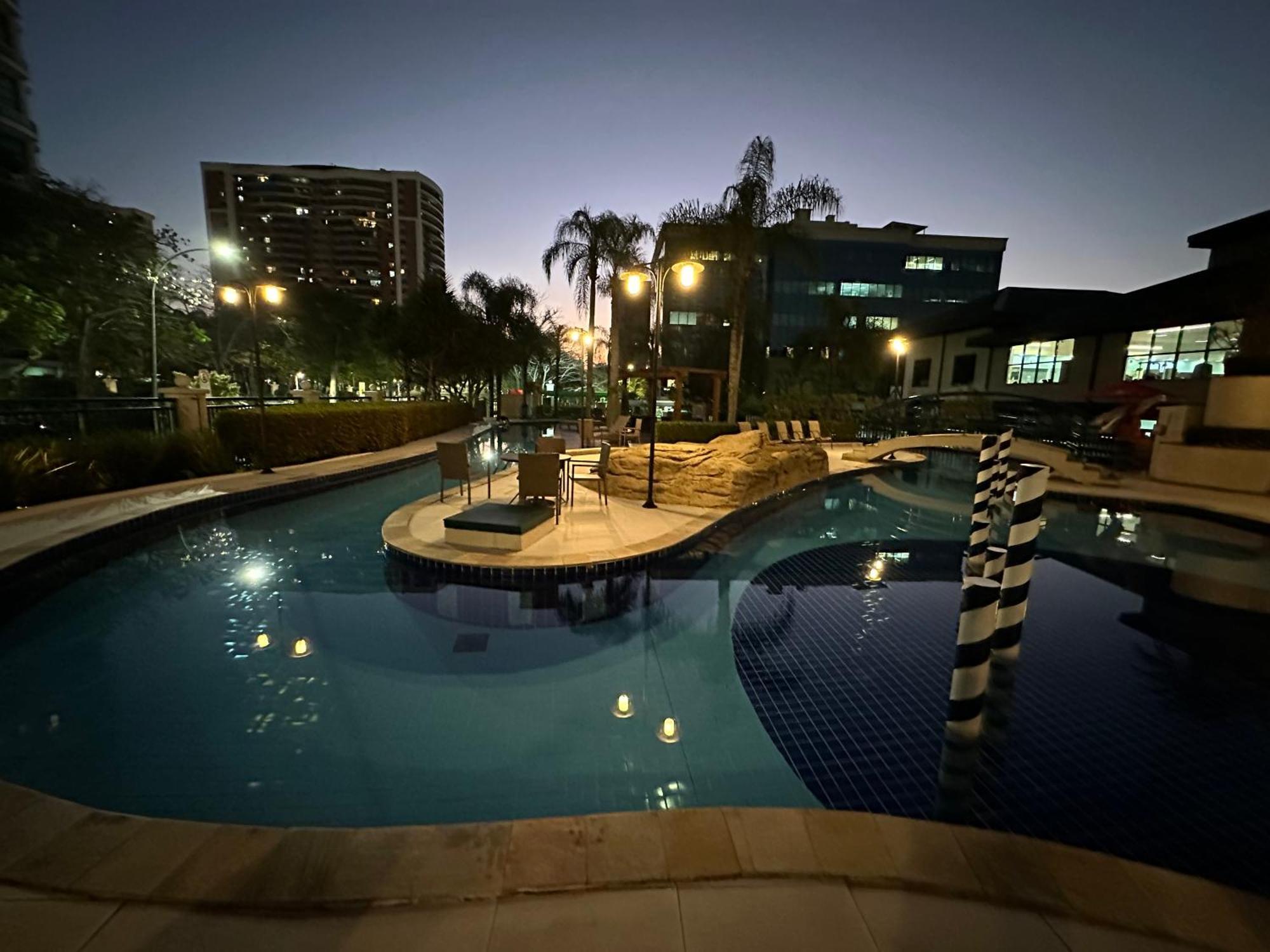 Flat Com Vista Panoramica -15- Na Barra Da Tijuca - Estacionamento Gratuito - Frigobar - Ar Condicionado - Piscina - Academia - Balsa Para Praia Gratis - Varanda - Vista Parcial Mar E Lagoa Rio de Janeiro Esterno foto