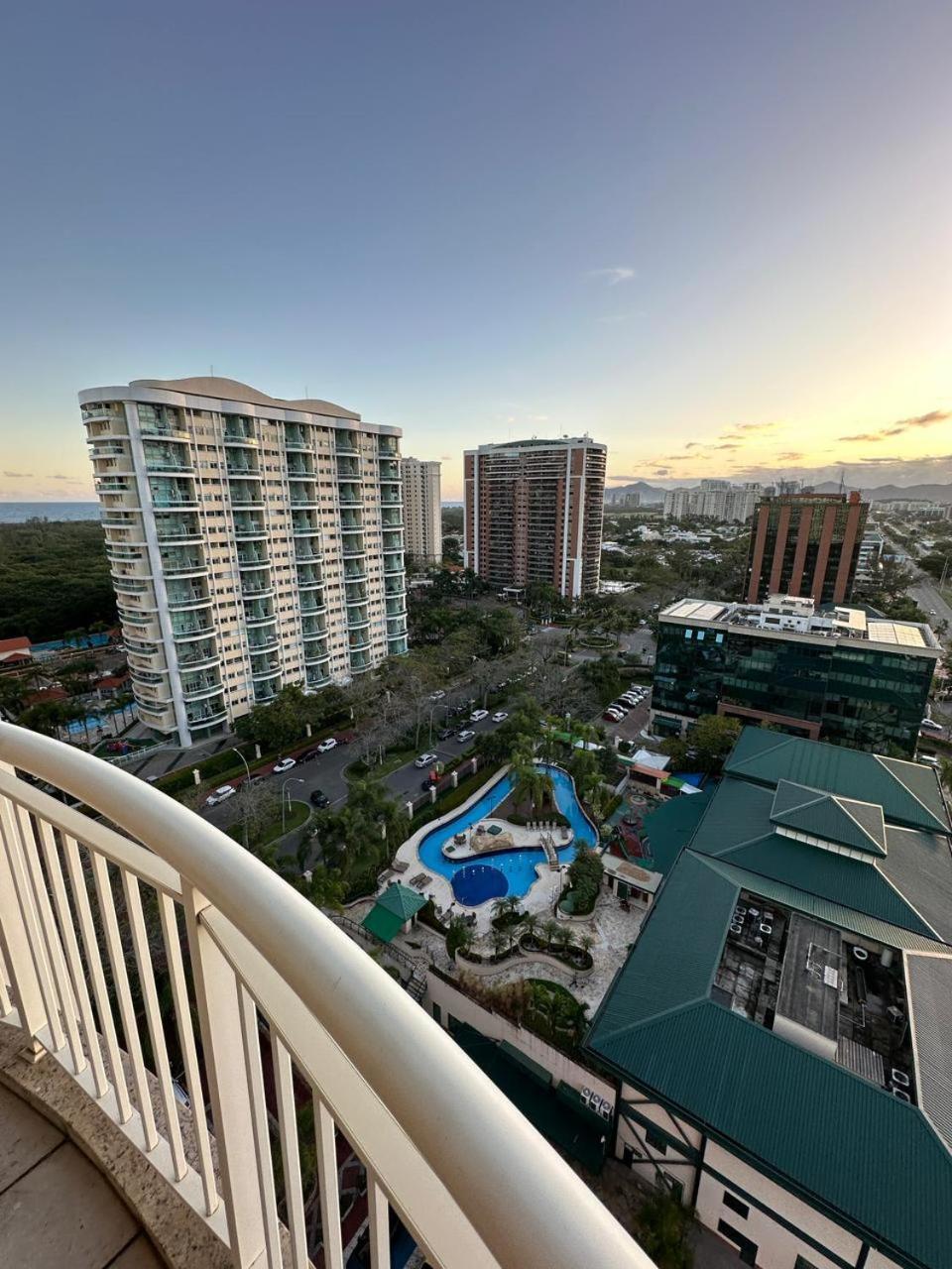 Flat Com Vista Panoramica -15- Na Barra Da Tijuca - Estacionamento Gratuito - Frigobar - Ar Condicionado - Piscina - Academia - Balsa Para Praia Gratis - Varanda - Vista Parcial Mar E Lagoa Rio de Janeiro Esterno foto