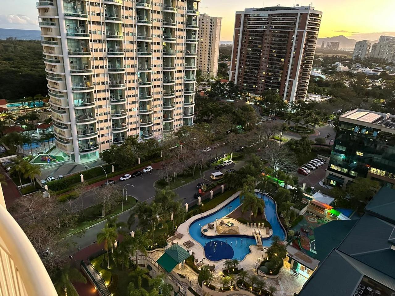 Flat Com Vista Panoramica -15- Na Barra Da Tijuca - Estacionamento Gratuito - Frigobar - Ar Condicionado - Piscina - Academia - Balsa Para Praia Gratis - Varanda - Vista Parcial Mar E Lagoa Rio de Janeiro Esterno foto